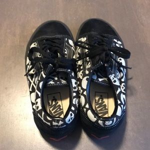 Rare Van off the Wall skull&crossbones Shoes